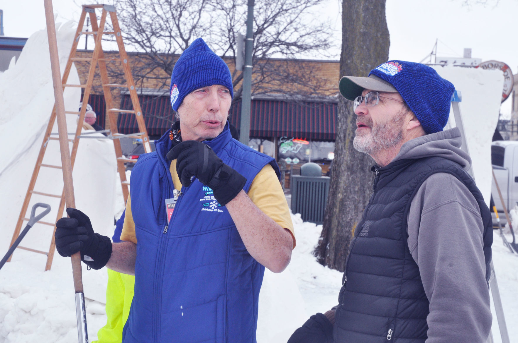 "The Windy City Snowmen" discuss sculpture